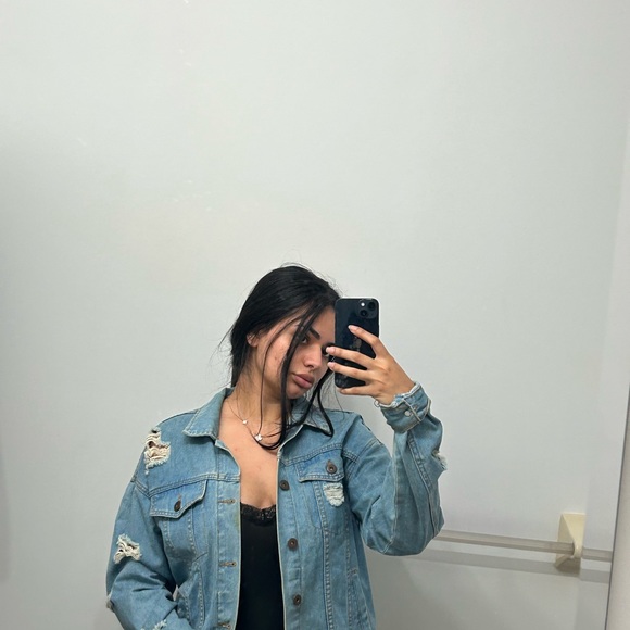 Distressed vintage oversized jean jacket - Picture 2 of 6